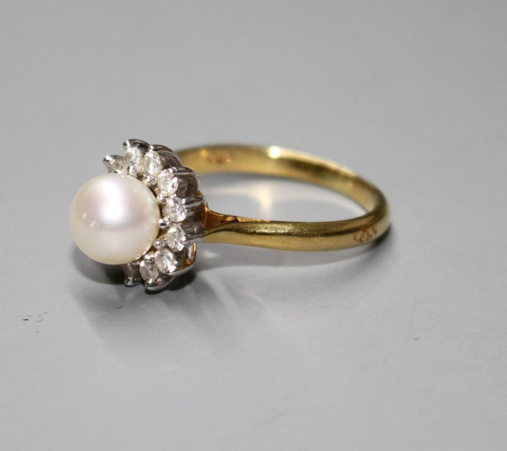 A modern 18ct gold, cultured pearl and diamond cluster set flower head ring, gross 4.4. grams.